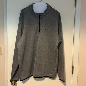 Oakley 1/4 zip size XXL